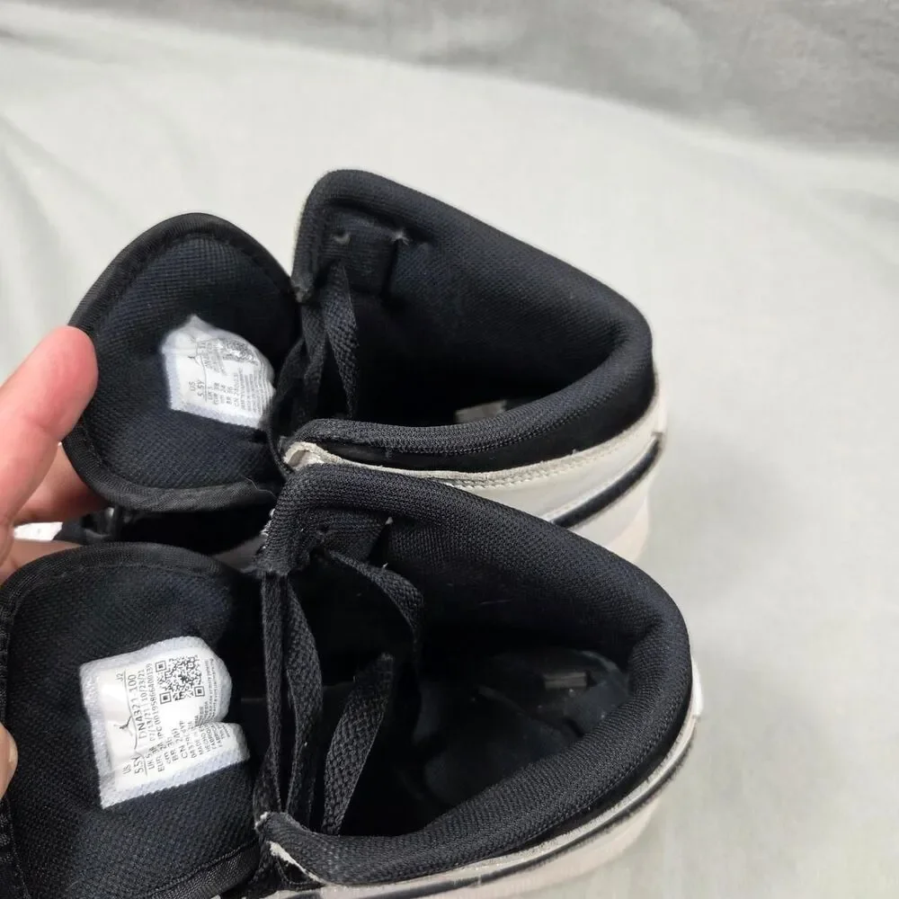 Jordan Men's Black and White Trainers